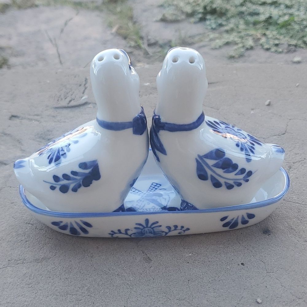 DELFT DUCK salt / pepper shakers - VTG HP Farmhouse - Picture 3 of 8